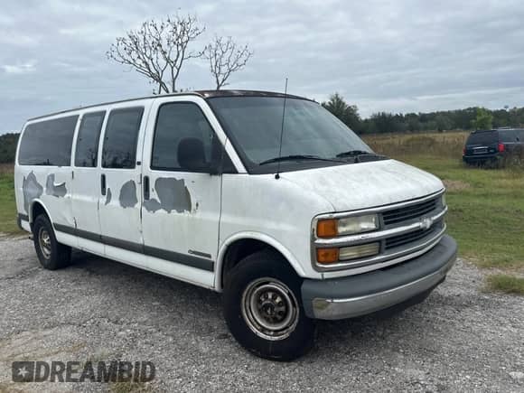 2002 Chevrolet Express с VIN 1GAHG39R921243538, выставлен на аукционе Copart как лот 82019624 с пробегом 512 936 миль миль и Чистый • Clean title. История ставок и продаж доступна на DreamBid. Изображение 1.