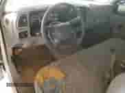 1998 GMC Sierra 1500 z VIN 1GTEC14M6WZ850008, wystawiony jako Copart lot #68911324 z przebiegiem 110 409 mil mil oraz Szkoda całkowita • Salvage title. Historia ofert i sprzedaży dostępna na DreamBid. Obrazek 8.