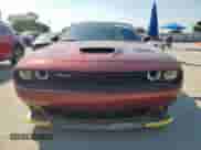 2022 Dodge Challenger R/T Scat Pack Widebody z VIN 2C3CDZFJ8NH212190, wystawiony jako Copart lot #69631525 z przebiegiem 31 214 mil mil oraz Czysty tytuł • Clean title. Historia ofert i sprzedaży dostępna na DreamBid. Obrazek 5.