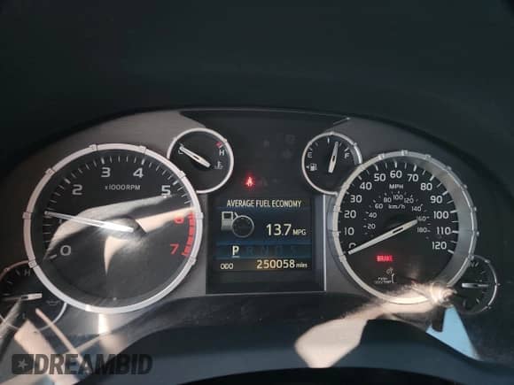 2014 Toyota Tundra SR5 z VIN 5TFDW5F1XEX349467, wystawiony jako Copart lot #84767785 z przebiegiem 250 058 mil mil oraz Szkoda całkowita • Salvage title. Historia ofert i sprzedaży dostępna na DreamBid. Obrazek 9.