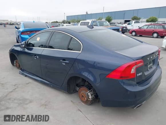 2015 Volvo S60 T5 Drive-E Premier with VIN YV126MFK0F2334740, listed as a IAAI auction lot 41480551 with Not provided miles and . Bid and sale history available at DreamBid. Image 3.
