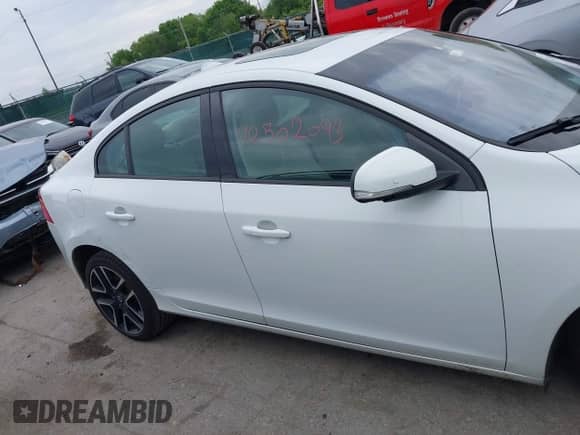 2017 Volvo S60 Dynamic с VIN YV140MTL6H2439325, выставлен на аукционе IAAI как лот 42502093 с пробегом 63 959 миль миль и . История ставок и продаж доступна на DreamBid. Изображение 13.