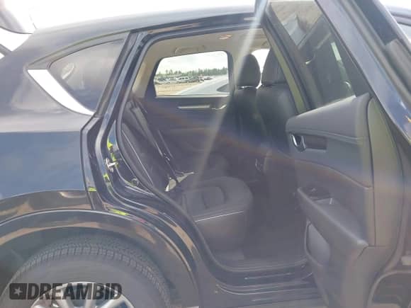 2025 Mazda CX-5 S Preferred z VIN JM3KFBCL5S0695658, wystawiony jako IAAI lot #43301142 z przebiegiem Nie podano mil oraz . Historia ofert i sprzedaży dostępna na DreamBid. Obrazek 8.