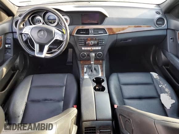 2014 Mercedes-Benz C 250 Sport z VIN WDDGF4HB2EA932024, wystawiony jako Copart lot #82666345 z przebiegiem 158 620 mil mil oraz Czysty tytuł • Clean title. Historia ofert i sprzedaży dostępna na DreamBid. Obrazek 8.