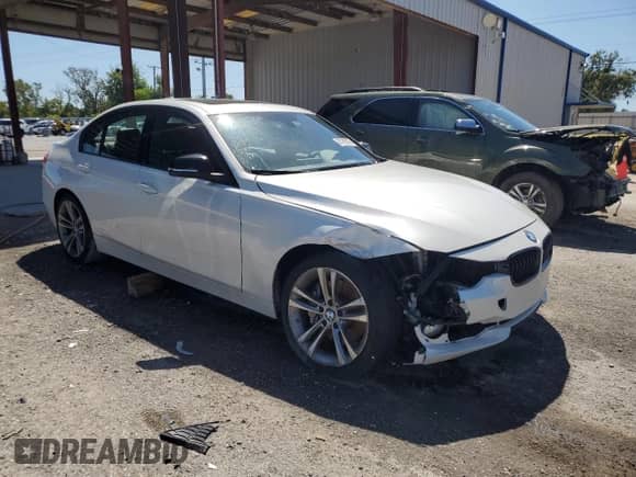 2014 BMW 3 Series 335i xDrive с VIN WBA3B9G58ENR90643, выставлен на аукционе Copart как лот 83789575 с пробегом 38 698 миль миль и Списание • Salvage title. История ставок и продаж доступна на DreamBid. Изображение 4.