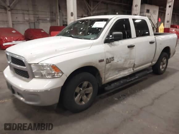 2019 Ram 1500 Express z VIN 1C6RR7KT5KS500926, wystawiony jako IAAI lot #41599373 z przebiegiem 108 928 mil mil oraz . Historia ofert i sprzedaży dostępna na DreamBid. Obrazek 2.