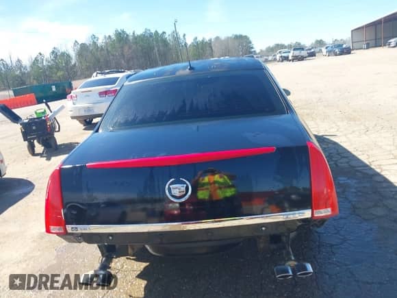 2006 Cadillac DTS Professional with VIN 1GEEH96Y56U550027, listed as a IAAI auction lot 41663248 with 58,471 mi miles and . Bid and sale history available at DreamBid. Image 17.