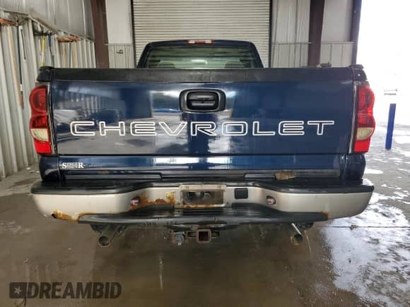 2005 Chevrolet Silverado 2500HD z VIN 1GCHK24G05E325497, wystawiony jako Copart lot #75963434 z przebiegiem 147 222 mil mil oraz Szkoda całkowita • Salvage title. Historia ofert i sprzedaży dostępna na DreamBid. Obrazek 6.