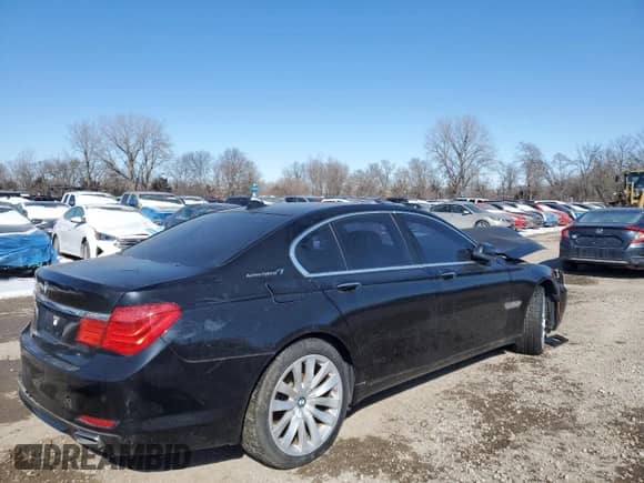 2011 BMW 7 Series с VIN WBAKX6C57BC197133, выставлен на аукционе Copart как лот 45915455 с пробегом Не указан миль и Списание • Salvage title. История ставок и продаж доступна на DreamBid. Изображение 3.