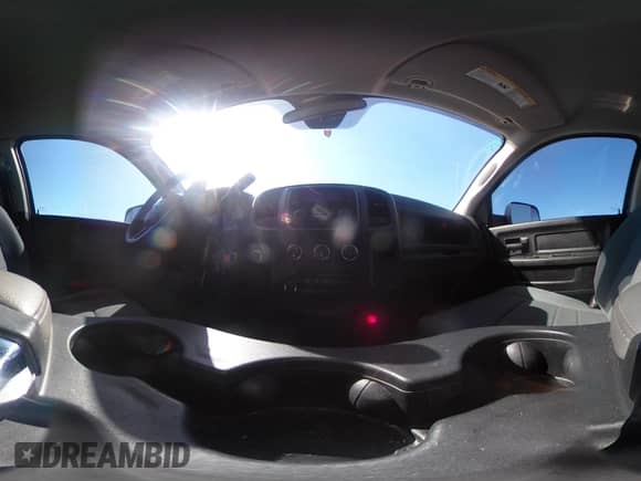 2013 Ram 1500 Express z VIN 1C6RR7FT2DS620955, wystawiony jako IAAI lot #43413142 z przebiegiem 137 938 mil mil oraz . Historia ofert i sprzedaży dostępna na DreamBid. Obrazek 18.