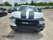 2019 Ram 1500 Tradesman z VIN 1C6SRFGT7KN561519, wystawiony jako Copart lot #63251485 z przebiegiem 151 640 mil mil oraz Szkoda całkowita • Salvage title. Historia ofert i sprzedaży dostępna na DreamBid. Obrazek 5.