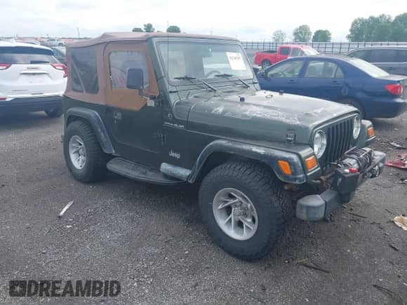 1998 Jeep Wrangler SE z VIN 1J4FY29P8WP792133, wystawiony jako IAAI lot #42149297 z przebiegiem 106 912 mil mil oraz . Historia ofert i sprzedaży dostępna na DreamBid. Obrazek 1.