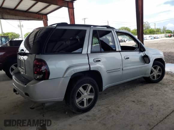 2007 Chevrolet TrailBlazer LT с VIN 1GNDT13S572119194, выставлен на аукционе Copart как лот 85869385 с пробегом 297 195 миль миль и Списание • Salvage title. История ставок и продаж доступна на DreamBid. Изображение 3.