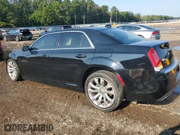 2019 Chrysler 300 Touring L with VIN 2C3CCAAG2KH609888, listed as a Copart auction lot 69030605 with 88,628 mi miles and Salvage title. Bid and sale history available at DreamBid. Image 2.