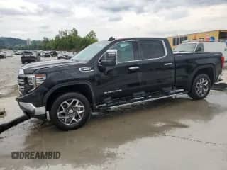 2025 GMC Sierra 1500 SLT with VIN 3GTUUDE82SG246154, listed as a Copart auction lot 67667135 with 3,911 mi miles and Salvage title. Bid and sale history available at DreamBid. Image 1.