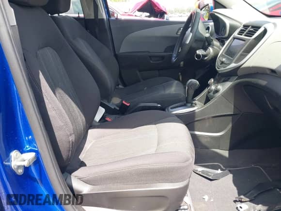 2020 Chevrolet Sonic LT with VIN 1G1JD5SB1L4122778, listed as a IAAI auction lot 39762657 with 30,659 mi miles and . Bid and sale history available at DreamBid. Image 5.
