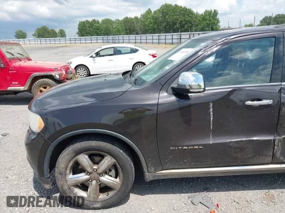 2013 Dodge Durango Citadel with VIN 1C4RDHEG3DC562477, listed as a IAAI auction lot 42645709 with 207,383 mi miles and . Bid and sale history available at DreamBid. Image 22.