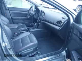2018 Hyundai Elantra Sport с VIN KMHD04LB2JU529042, выставлен на аукционе IAAI как лот 43326405 с пробегом 63 384 миль миль и . История ставок и продаж доступна на DreamBid. Изображение 5.