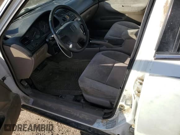 1994 Honda Accord LX z VIN 1HGCD5639RA083324, wystawiony jako Copart lot #84541054 z przebiegiem 175 409 mil mil oraz Szkoda całkowita • Salvage title. Historia ofert i sprzedaży dostępna na DreamBid. Obrazek 7.