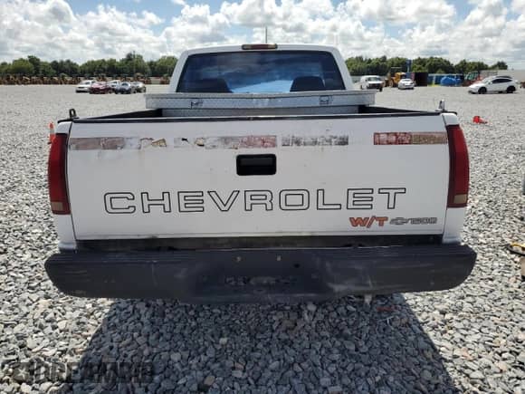 1998 Chevrolet Silverado 1500 with VIN 1GCEC14W2WZ198652, listed as a Copart auction lot 62218285 with 172,297 mi miles and Salvage title. Bid and sale history available at DreamBid. Image 6.
