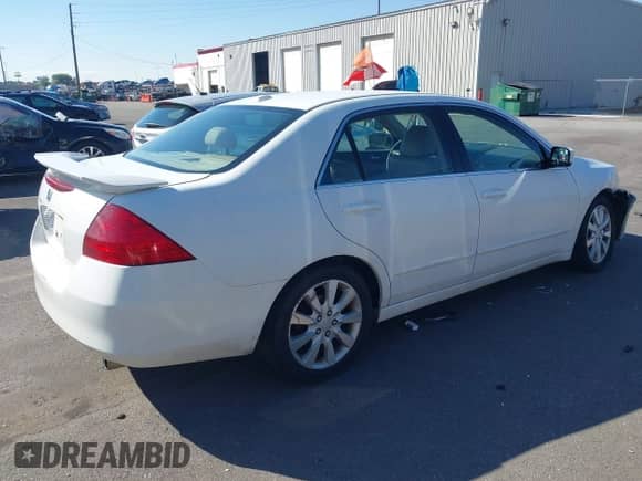 2006 Honda Accord EX-L with VIN 1HGCM66586A055596, listed as a IAAI auction lot 43377797 with 205,718 mi miles and . Bid and sale history available at DreamBid. Image 4.