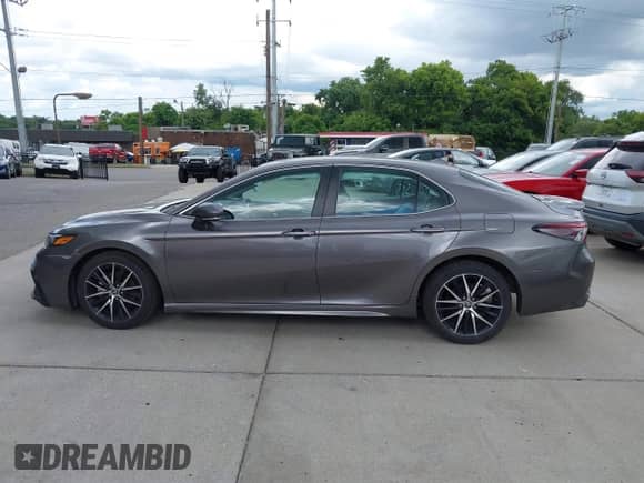 2023 Toyota Camry SE с VIN 4T1G11AKXPU151363, выставлен на аукционе IAAI как лот 42984105 с пробегом 67 559 миль миль и . История ставок и продаж доступна на DreamBid. Изображение 15.