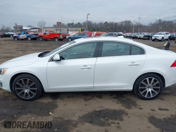 2017 Volvo S60 Inscription с VIN LYV402TK3HB196430, выставлен на аукционе IAAI как лот 41301147 с пробегом 20 188 миль миль и . История ставок и продаж доступна на DreamBid. Изображение 14.