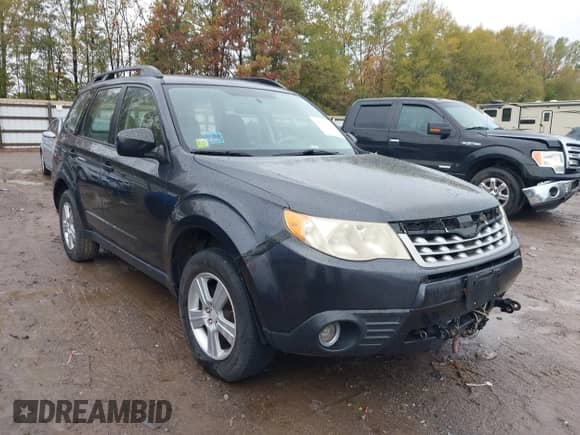 2012 Subaru Forester X z VIN JF2SHABC9CG464917, wystawiony jako IAAI lot #43517197 z przebiegiem 162 536 mil mil oraz . Historia ofert i sprzedaży dostępna na DreamBid. Obrazek 1.