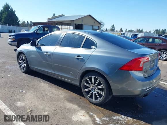 2017 Volvo S60 Inscription с VIN LYV402HK7HB120640, выставлен на аукционе IAAI как лот 41583114 с пробегом 71 884 миль миль и . История ставок и продаж доступна на DreamBid. Изображение 3.