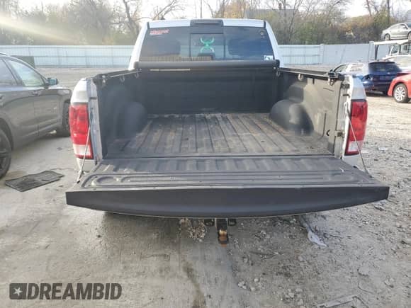 2015 Ram 1500 Outdoorsman с VIN 1C6RR7LG2FS712710, выставлен на аукционе Copart как лот 77847394 с пробегом 113 275 миль миль и На запчасти • Non repairable. История ставок и продаж доступна на DreamBid. Изображение 6.