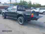 2003 Toyota Tacoma z VIN 5TEHN72N53Z249453, wystawiony jako IAAI lot #43472155 z przebiegiem 162 053 mil mil oraz . Historia ofert i sprzedaży dostępna na DreamBid. Obrazek 3.