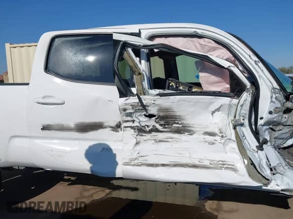 2021 Toyota Tacoma SR5 z VIN 3TMDZ5BN4MM111750, wystawiony jako IAAI lot #41981638 z przebiegiem 26 030 mil mil oraz . Historia ofert i sprzedaży dostępna na DreamBid. Obrazek 14.