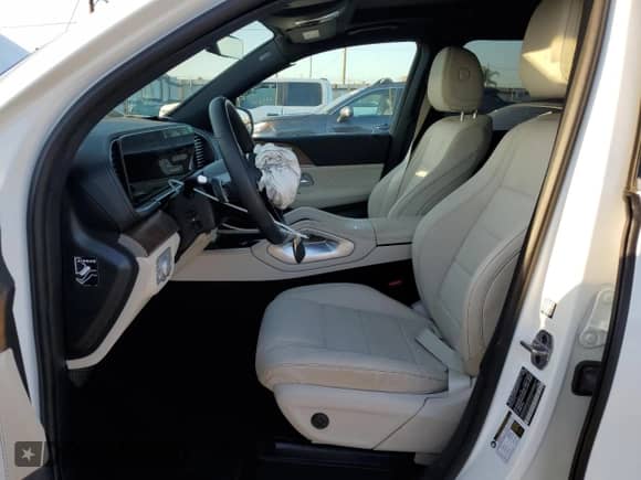 2025 Mercedes-Benz GLS 450 z VIN 4JGFF5KE1SB273109, wystawiony jako Copart lot #71516685 z przebiegiem 1 057 mil mil oraz Szkoda całkowita • Salvage title. Historia ofert i sprzedaży dostępna na DreamBid. Obrazek 7.