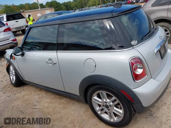 2012 MINI Hardtop с VIN WMWSU3C57CT255749, выставлен на аукционе IAAI как лот 43342110 с пробегом 99 460 миль миль и . История ставок и продаж доступна на DreamBid. Изображение 14.