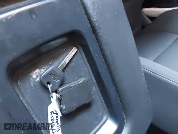 2017 Chevrolet Silverado 1500 LT z VIN 1GCVKREC4HZ133164, wystawiony jako IAAI lot #43224307 z przebiegiem 136 474 mil mil oraz . Historia ofert i sprzedaży dostępna na DreamBid. Obrazek 11.