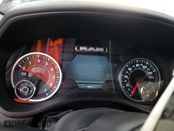 2025 Ram 1500 Big Horn z VIN 1C6RRFFG3SN658588, wystawiony jako Copart lot #70288265 z przebiegiem 4 452 mil mil oraz Szkoda całkowita • Salvage title. Historia ofert i sprzedaży dostępna na DreamBid. Obrazek 9.