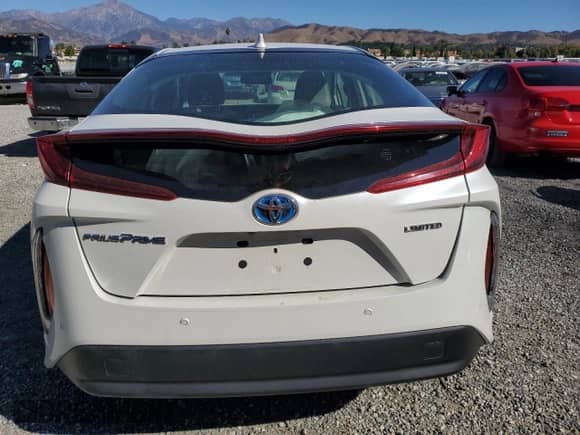 2020 Toyota Prius LE with VIN JTDKARFP2L3131738, listed as a Copart auction lot 89668615 with 66,235 mi miles and Salvage title. Bid and sale history available at DreamBid. Image 6.