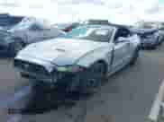 2019 Ford Mustang EcoBoost Premium z VIN 1FATP8UH9K5115604, wystawiony jako IAAI lot #43259304 z przebiegiem 136 566 mil mil oraz . Historia ofert i sprzedaży dostępna na DreamBid. Obrazek 18.