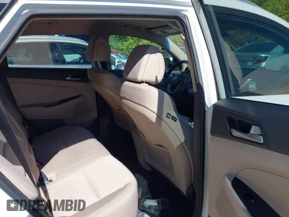 2016 Hyundai Tucson SE z VIN KM8J3CA49GU053020, wystawiony jako IAAI lot #43338289 z przebiegiem Nie podano mil oraz . Historia ofert i sprzedaży dostępna na DreamBid. Obrazek 8.