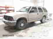 2001 Chevrolet Blazer LT z VIN 1GNDT13W012149519, wystawiony jako IAAI lot #42935277 z przebiegiem 190 141 mil mil oraz . Historia ofert i sprzedaży dostępna na DreamBid. Obrazek 2.
