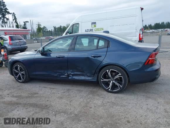 2024 Volvo S60 Plus Dark Theme z VIN 7JRL12FL0RG280760, wystawiony jako IAAI lot #42554434 z przebiegiem 34 569 mil mil oraz . Historia ofert i sprzedaży dostępna na DreamBid. Obrazek 14.