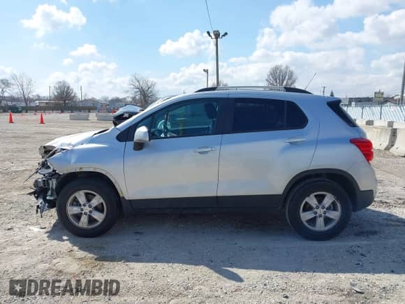 2021 Chevrolet Trax LT with VIN KL7CJPSB2MB326150, listed as a IAAI auction lot 42019349 with 89,566 mi miles and . Bid and sale history available at DreamBid. Image 14.