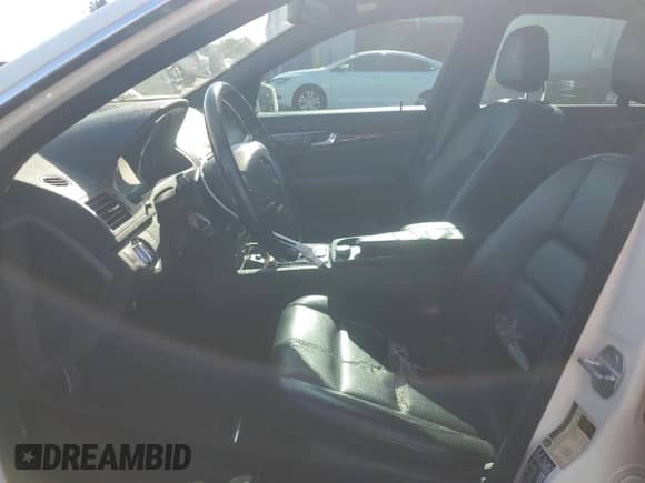 2011 Mercedes-Benz C 300 Sport z VIN WDDGF5EB3BF646210, wystawiony jako Copart lot #89438275 z przebiegiem 278 979 mil mil oraz Czysty tytuł • Clean title. Historia ofert i sprzedaży dostępna na DreamBid. Obrazek 7.