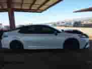 2022 Toyota Camry Hybrid XSE с VIN 4T1K31AK8NU040859, выставлен на аукционе IAAI как лот 42444007 с пробегом 97 430 миль миль и . История ставок и продаж доступна на DreamBid. Изображение 13.