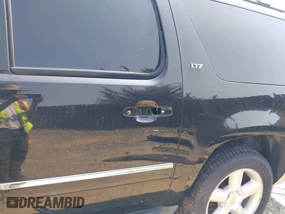 2013 Chevrolet Suburban LTZ with VIN 1GNSKKE73DR101529, listed as a IAAI auction lot 42414392 with Not provided miles and . Bid and sale history available at DreamBid. Image 18.