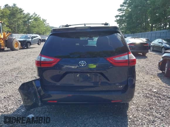 2018 Toyota Sienna LE Auto Access Seat с VIN 5TDKZ3DC5JS919690, выставлен на аукционе IAAI как лот 42874442 с пробегом 85 209 миль миль и . История ставок и продаж доступна на DreamBid. Изображение 16.