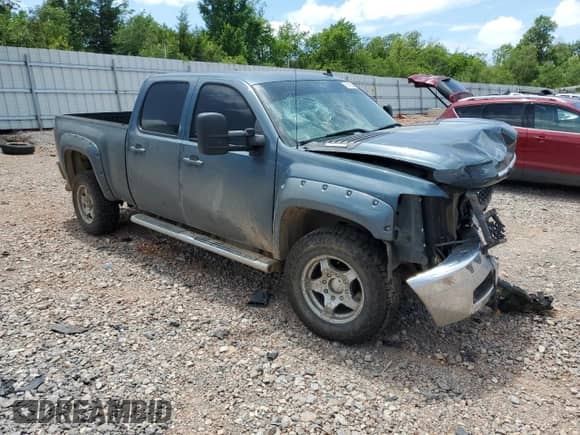 2013 Chevrolet Silverado 2500HD LTZ с VIN 1GC1KYE84DF105087, выставлен на аукционе Copart как лот 61425565 с пробегом 254 493 миль миль и Списание • Salvage title. История ставок и продаж доступна на DreamBid. Изображение 4.