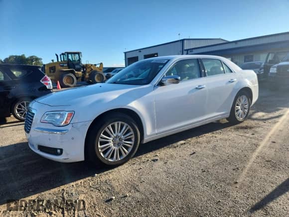 2013 Chrysler 300 C с VIN 2C3CCAKG0DH556738, выставлен на аукционе Copart как лот 69880855 с пробегом 151 194 миль миль и На запчасти • Non repairable. История ставок и продаж доступна на DreamBid. Изображение 1.