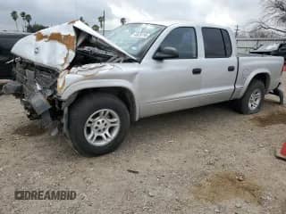 2002 Dodge Dakota Sport z VIN 1B7HL38XX2S522333, wystawiony jako Copart lot #44639795 z przebiegiem 237 644 mil mil oraz Szkoda całkowita • Salvage title. Historia ofert i sprzedaży dostępna na DreamBid. Obrazek 1.