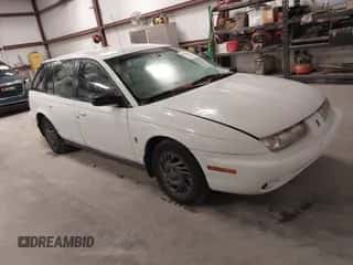 1999 Saturn SW z VIN 1G8ZK8277XZ175551, wystawiony jako IAAI lot #41530444 z przebiegiem 177 938 mil mil oraz . Historia ofert i sprzedaży dostępna na DreamBid. Obrazek 1.